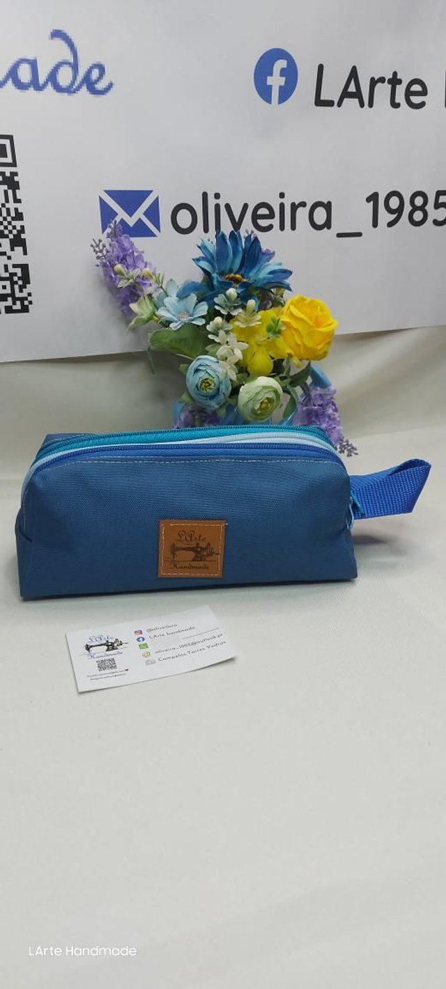 Estojo escolar triplo impermeável 