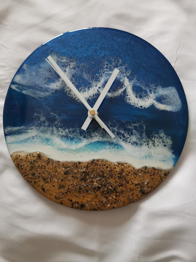 Small wooden backed seascape clock