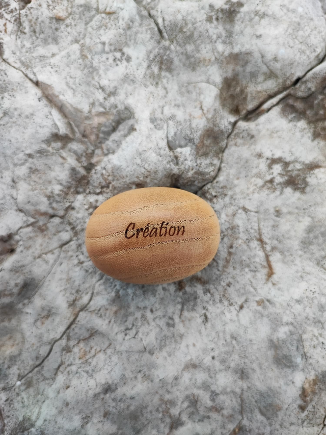 Caillou en Bois de Frêne "Création"