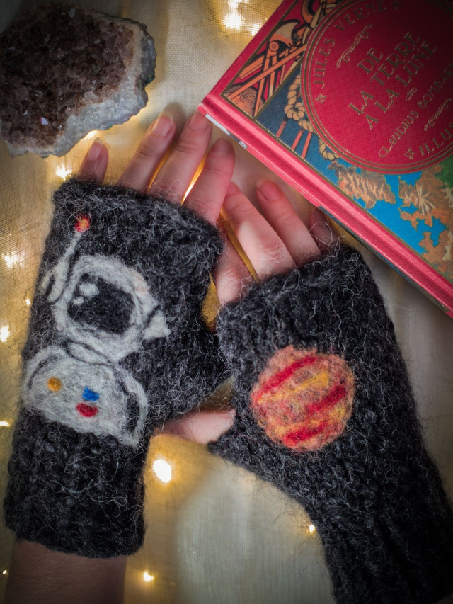 Mitaines tatouées / Astronaute