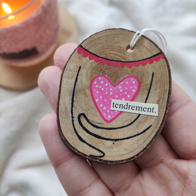 Tendrement - Mini rondin de bois à suspendre