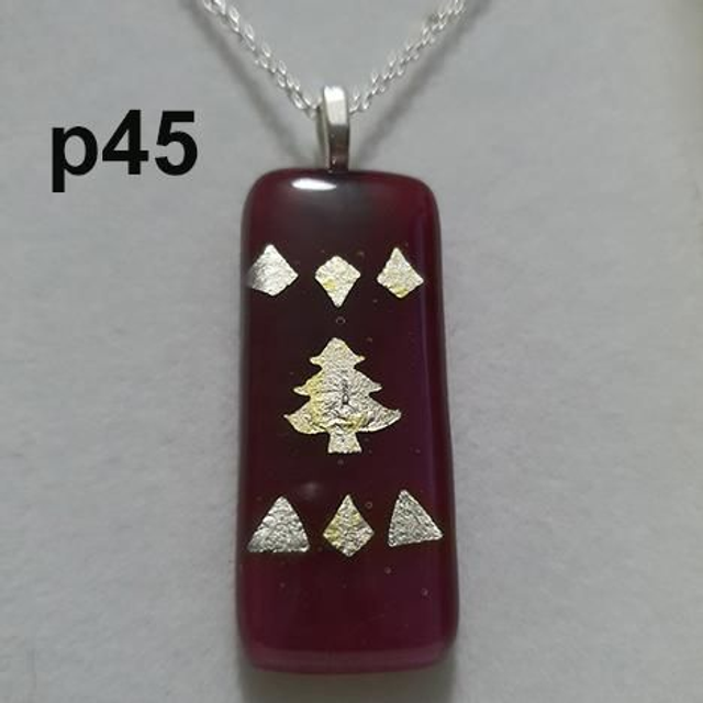 Cranberry Xmas tree glass pendant &amp; chain p45
