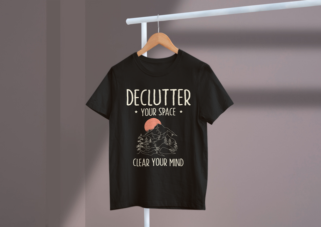 Declutter Your Space Clear Your Mind Minimalism Mental Clarity. Räumen Sie Ihren Raum auf, klären Sie Ihren Geist, Minimalismus und geistige Klarheit