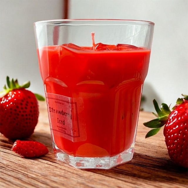 Duftkerze „Strawberry Iced“ im Glas aus Sojawachs