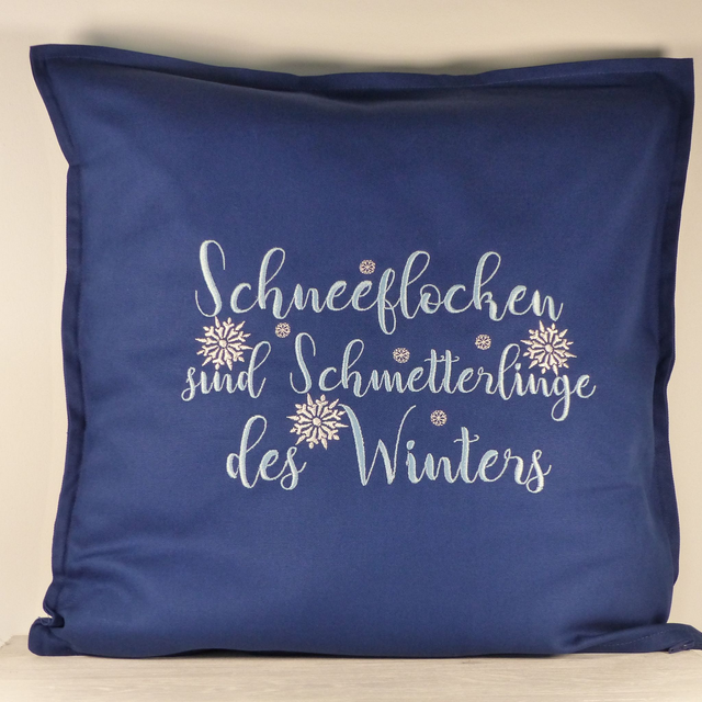 Kissenhülle dunkelblau „Schneeflocken sind Schmetterlinge“