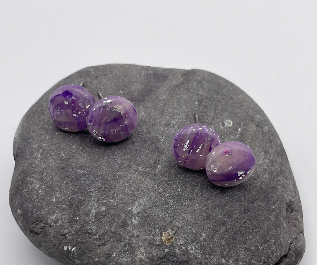 Midi lavender studs