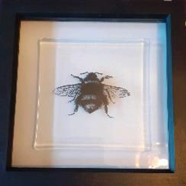 Enamelled bee picture