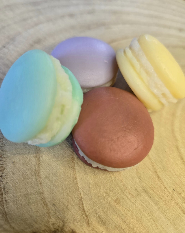 Macaron senteur pets de singe à l'unité.