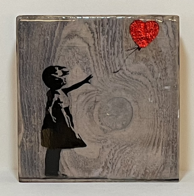 Holzblock Girl with Balloon mit Bio-Epoxidharz - Jane Framer 