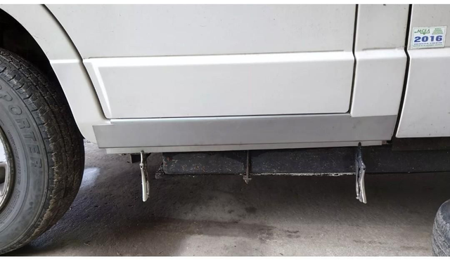 Renault Trafic MK1 NS cab sill