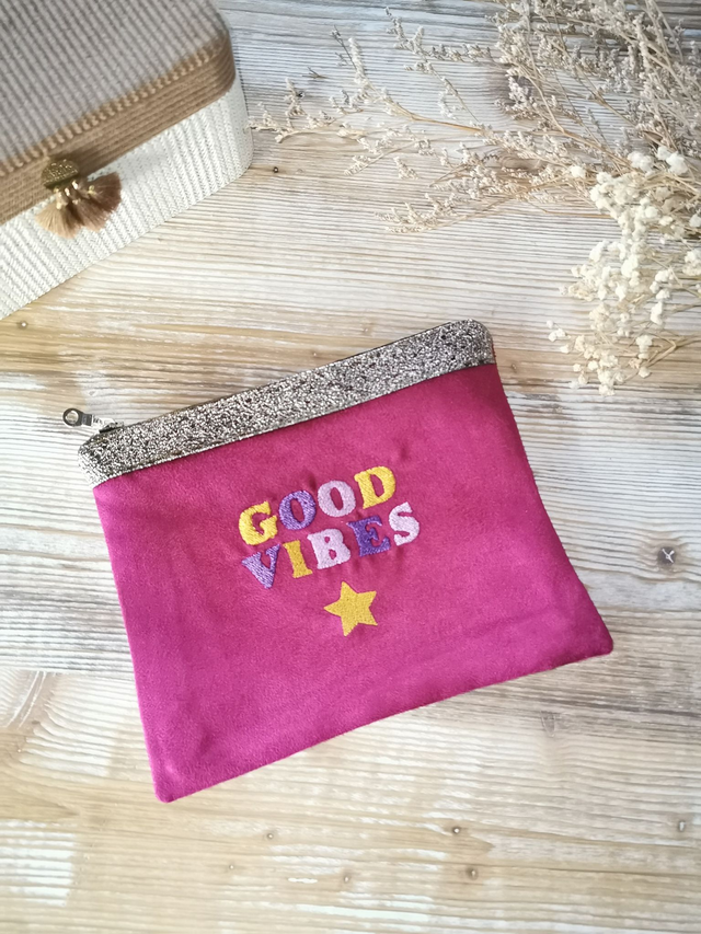 ✨ Pochette "Good Vibes" brodée - Fuschia ✨