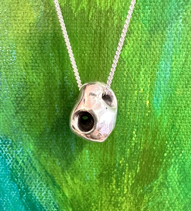 Noodle &amp; Meow - Silver hagstone pendant 