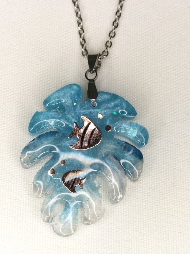 Pendentif feuille &quot;poissons dans l&#039;eau claire&quot;