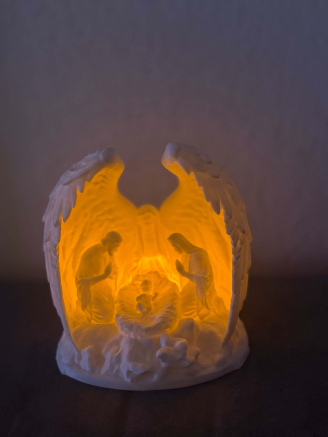 Crèche lumineuse avec ailes d’ange