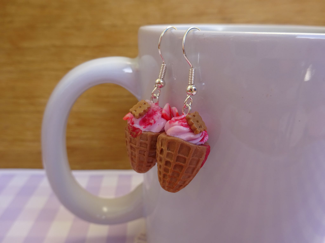 🍦 Glaces italiennes au coulis à la fraise et biscuit