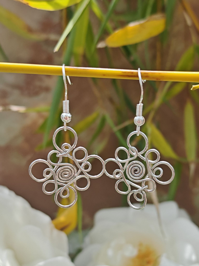 Fleur éternelle, boucles d'oreilles plaquées argent