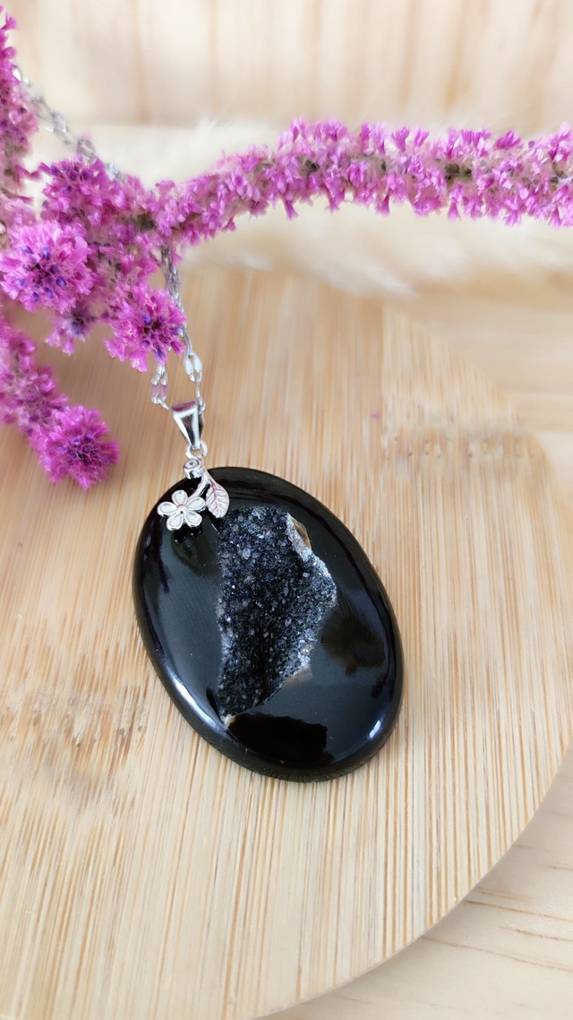 Agate noire Druzy (inclusion de quartz)