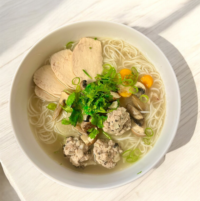 Bún gà mọc – soupe maison parfumée