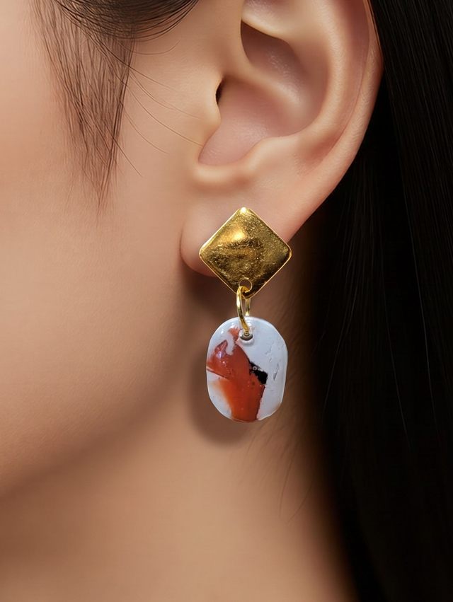 Boucles d'oreilles or/marron/blanche