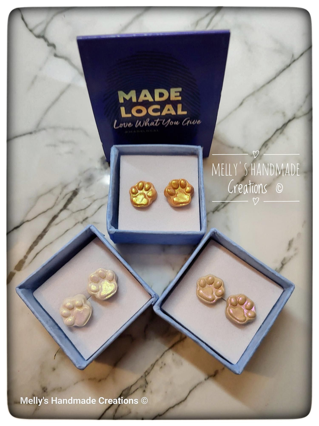 Paw stud earrings 