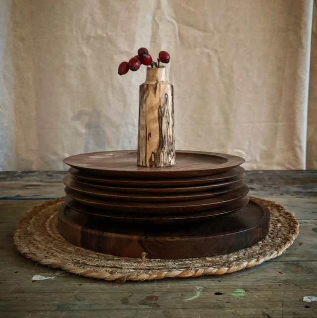 Assiettes à bords en noyer 