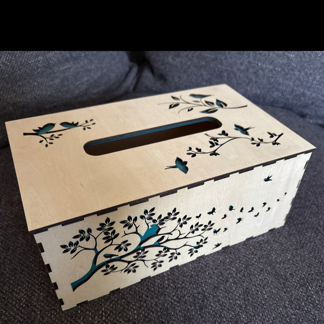 La boîte ajourée les arbres 