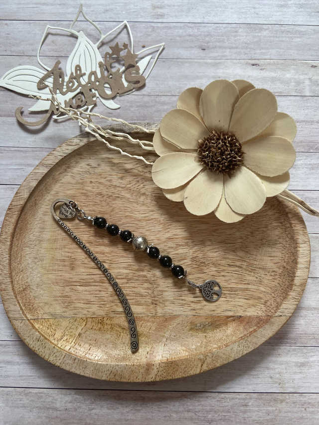 Marque page "Triquetra" en Améthyste et Quartz rose