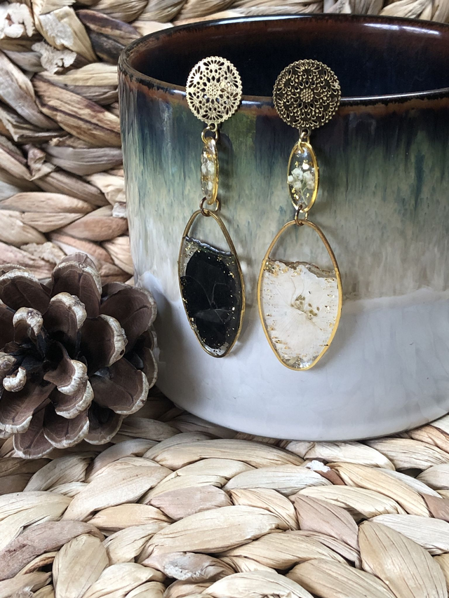 Boucles d'oreilles Black and White - fleurs et paillettes