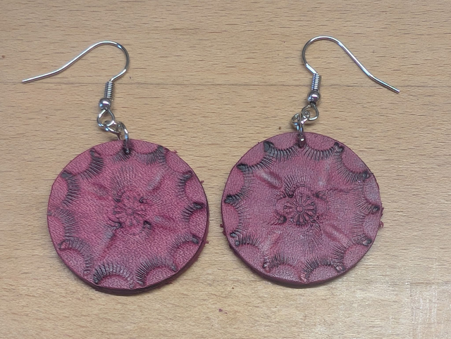 Boucles d&#039;oreille cuir.