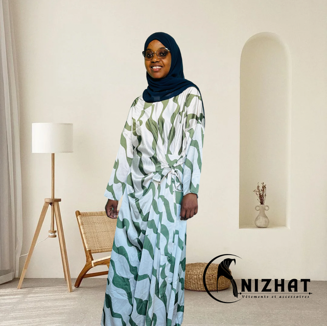 Robe longue satiné imprimée à motifs vagues vert kaki et blanc