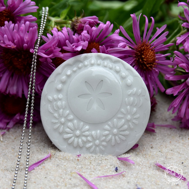 Porcelánová brož Bílá 