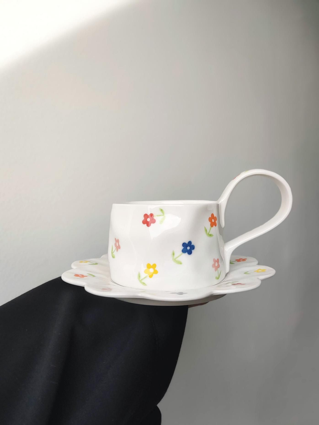 Tasse à café et soucoupe en céramique fleurs multicolores 
