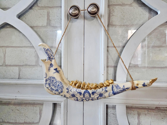 Decorative Fallow Deer Jaw Bone - Blue Porcelain Design