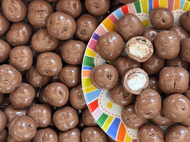 Chocolate-Covered Marshmallows Delight       80gt