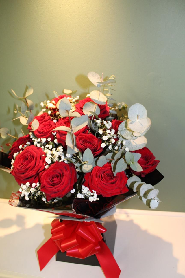 Luxury Red Rose Valentine Bouquet Box