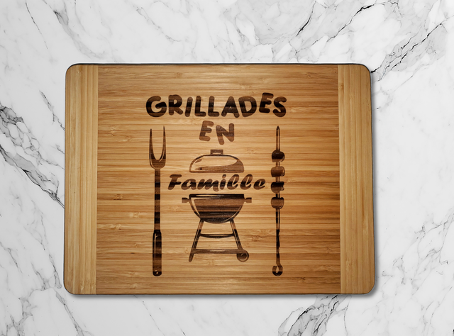 Planche à Découper en Bambou avec Gravure "Grillades en Famille" - 24x32 cm