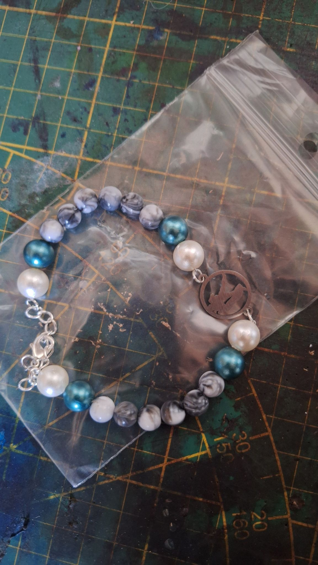 Bracelet Verseau Élégant en Perles Blanches, Bleues et Gris Marbré - Bijou Zodiaque