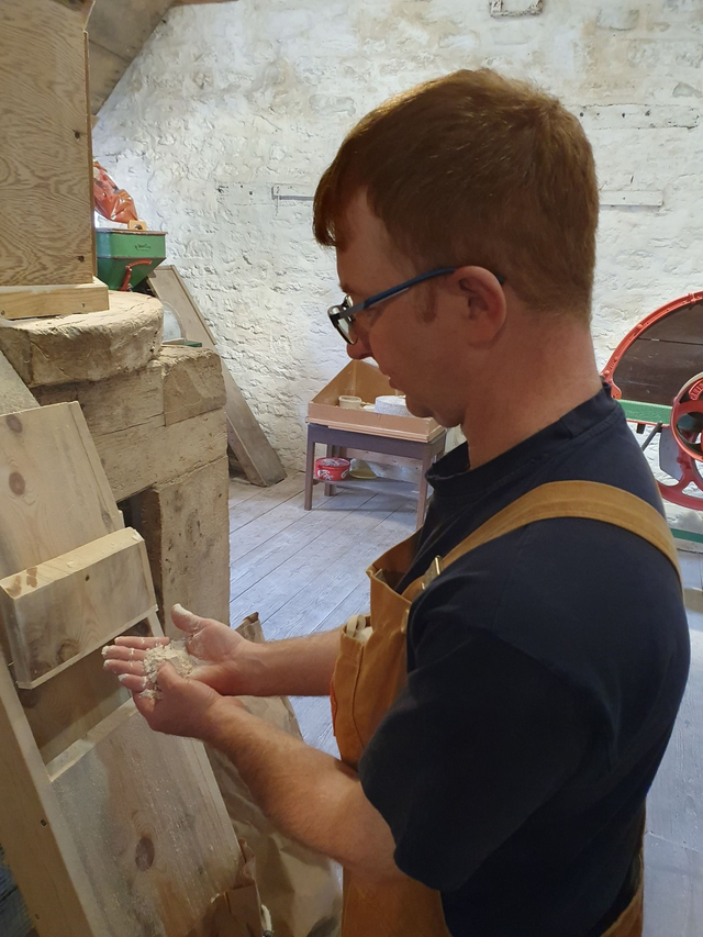 MILLING DEMONSTRATIONS