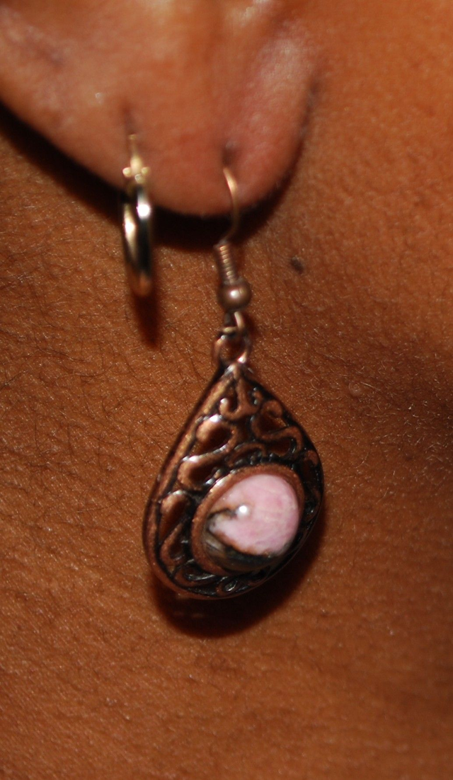 Boucles d&#039;oreille en rhodonite