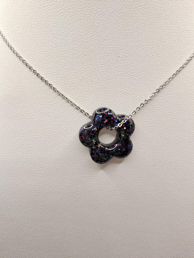 Black glitter flower pendant 