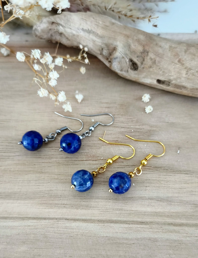 A Boucles d'oreilles "Boules" Sodalite facettée
