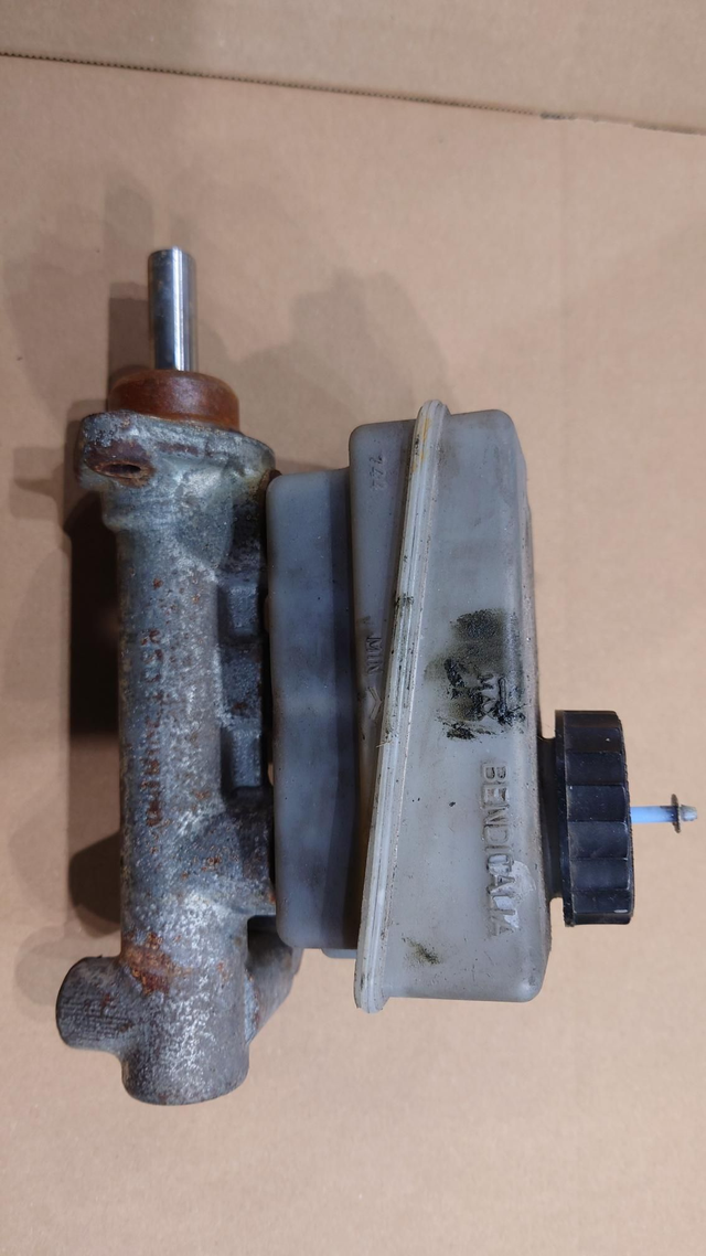 Master cylinder (used)
