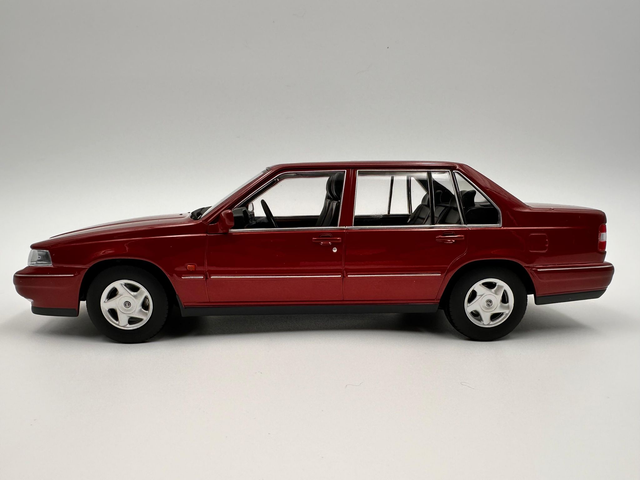 Volvo 960 - 1:18 Scale Diecast Model Car