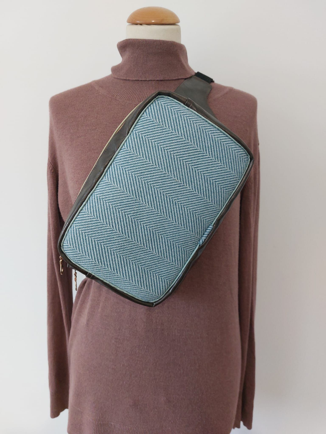 Sac banane en lainage et simili cuir