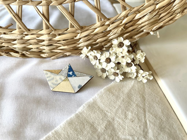 Broche Bateau origami - Couleurs variées (doré)