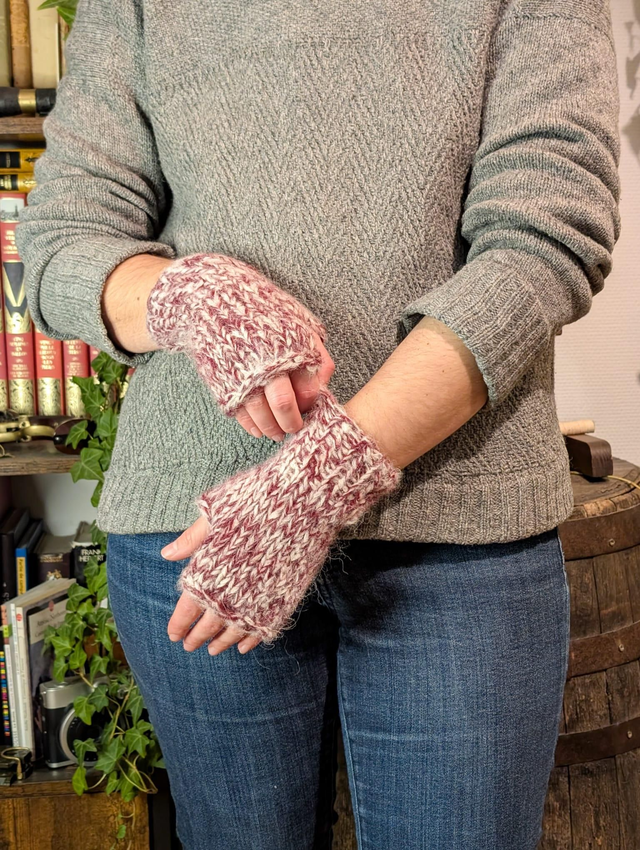 Mitaines en laine rouge et beige