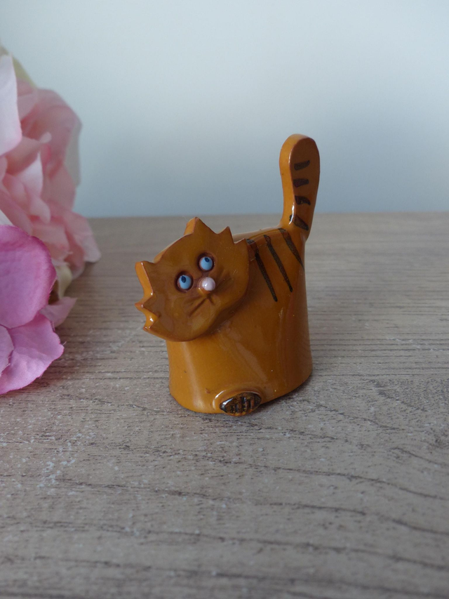 Petite cloche en forme de chat – Poterie unique pour déco ou collection - Chat décoratif pour maison - Clochette chat céramique artisanale