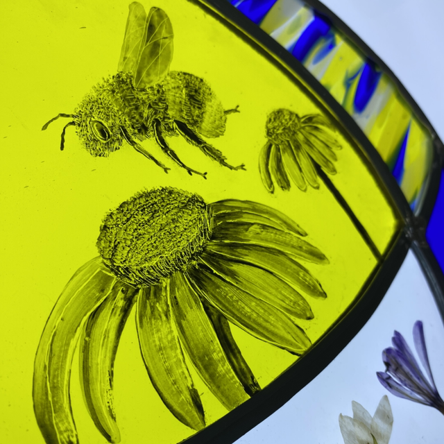 Bee and Daisies stained glass hanging 