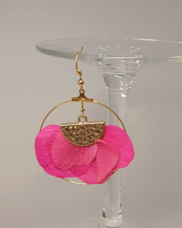 Charme Florale - Boucles d’oreilles fleur éternelle – Hortensia fuchsia et acier inoxydable