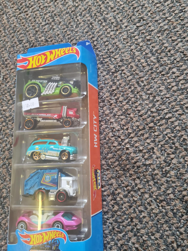 HOT WHEELS BASIC CAR 5 PACK HW CITY
